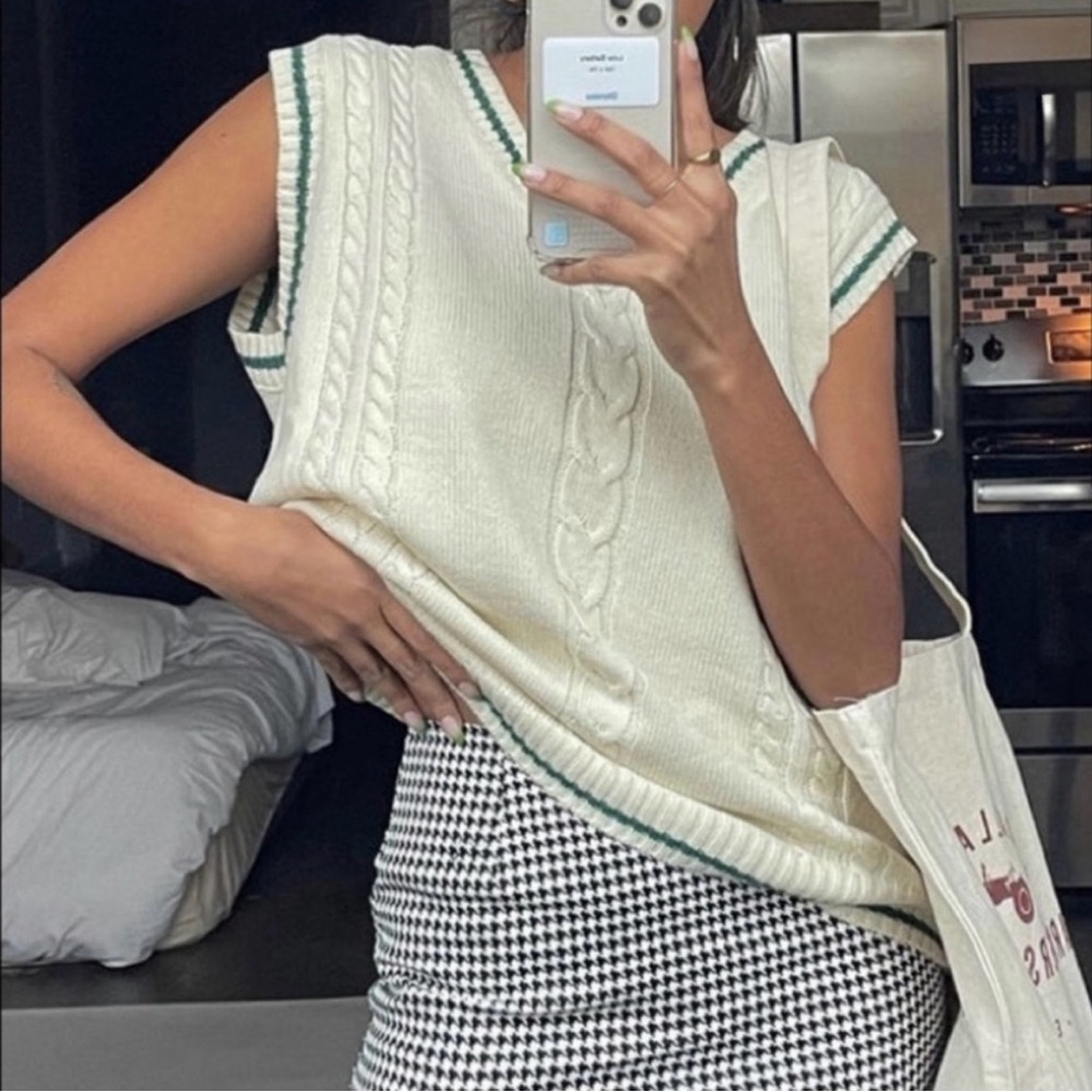 Princess Poly | Cohen Oversized Sweater Vest in Cream | Size: M/L